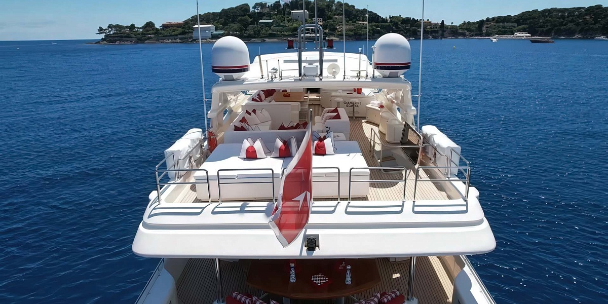 Аренда мега яхты Custom Line 112 CHAMPAGNE AND CAVIAR в Италии, Амальфи